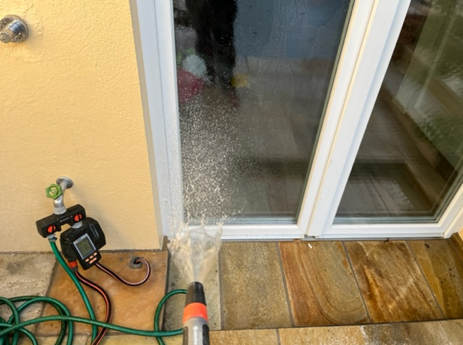 Fenster und Tür-Undichtheiten auf Wasser und Durchzug