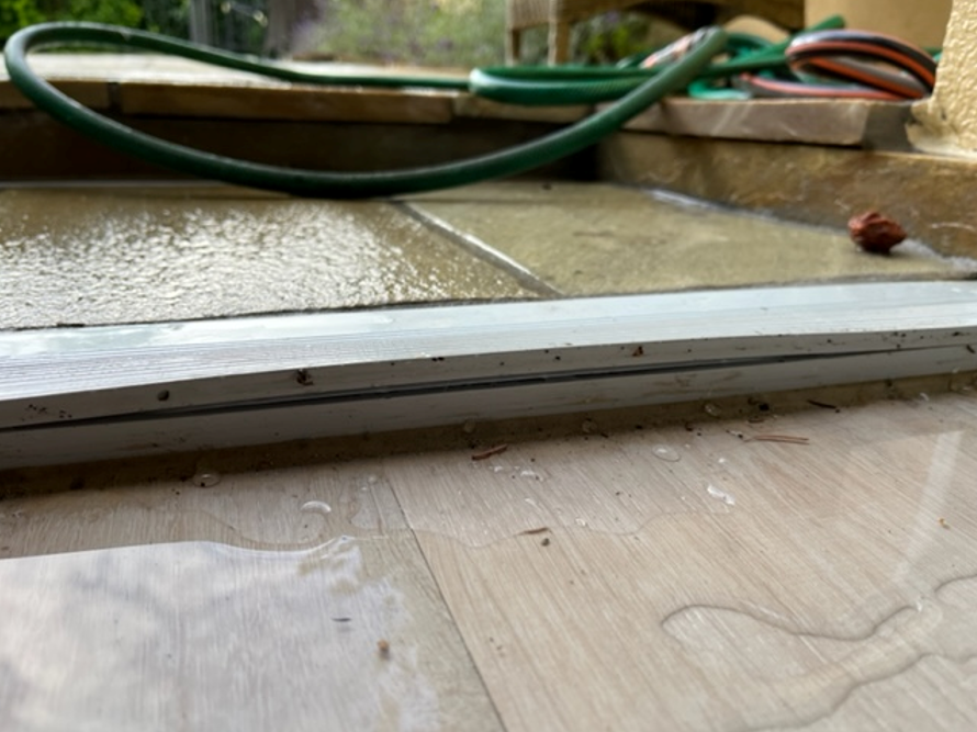 Fenster und Tür-Undichtheiten auf Wasser und Durchzug